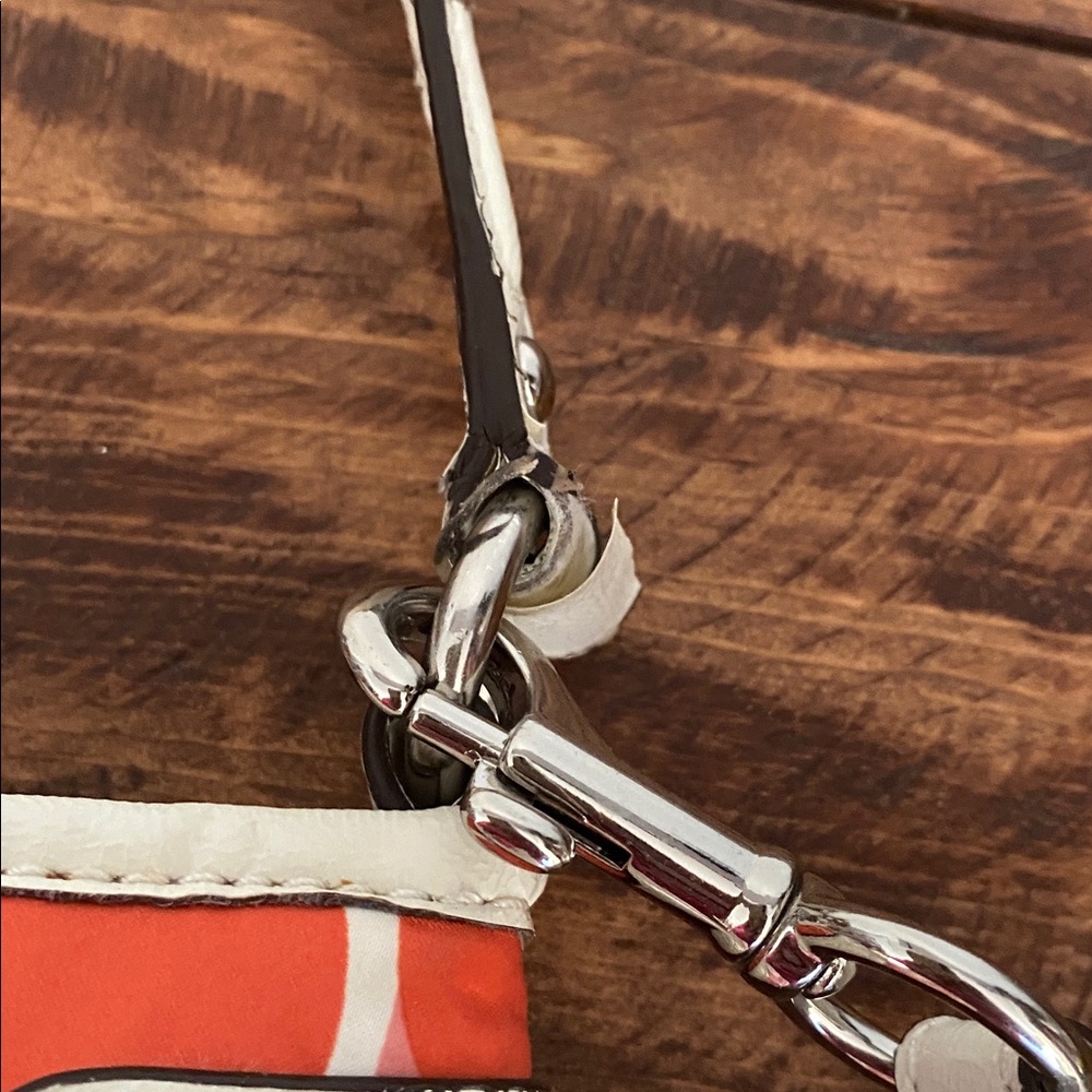 Coach Signature Pink Bag - Picture 5 of 16